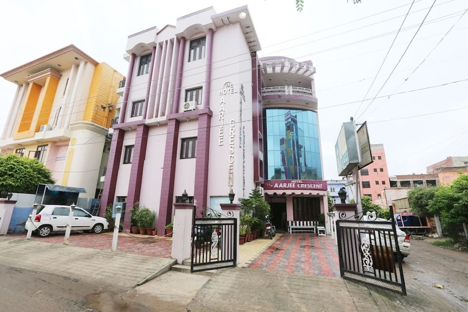 Best view of Hotel Golden Deluxe hotel room, amenities, and facilities