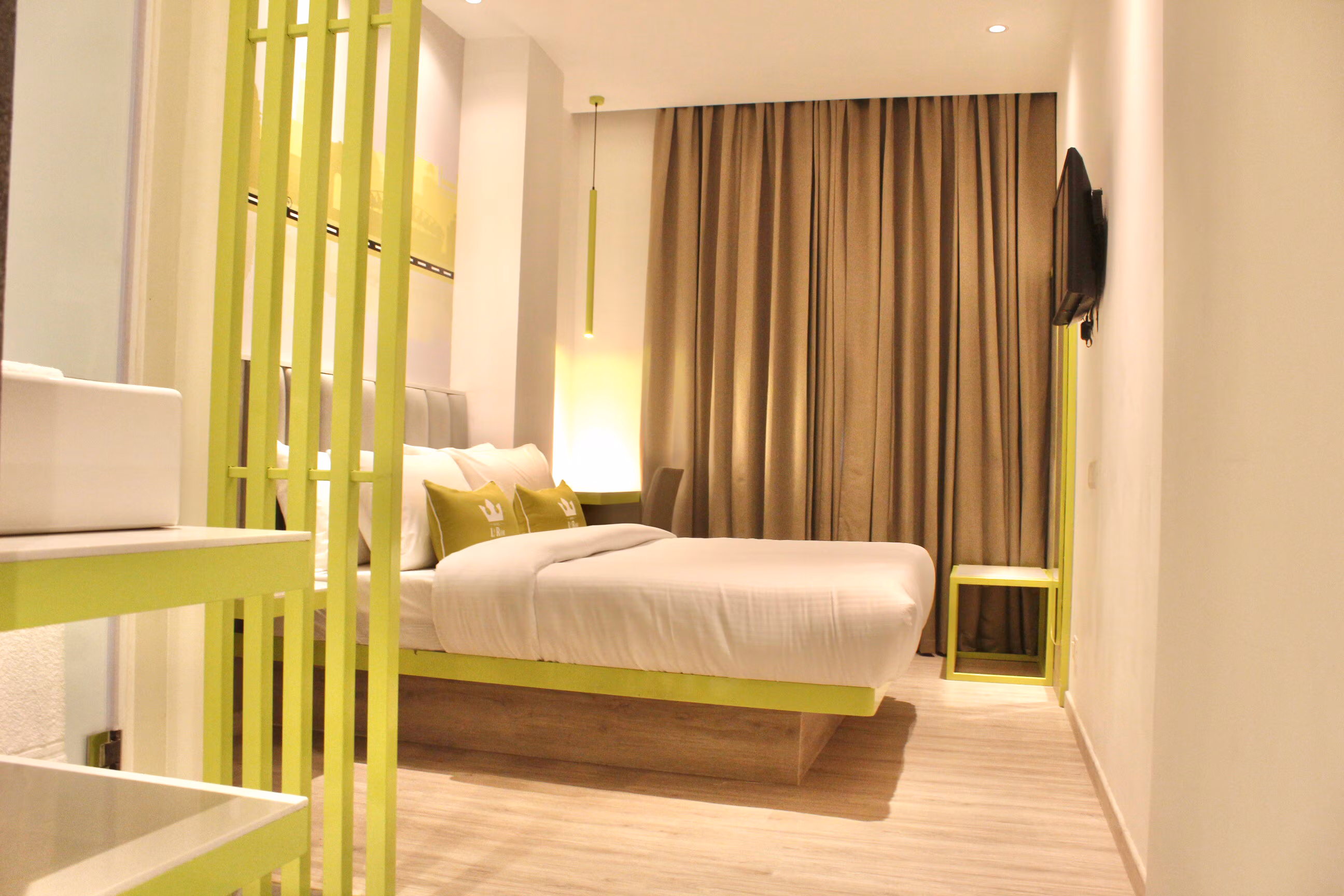 Best view of Le ROI Delhi Hotel hotel room, amenities, and facilities