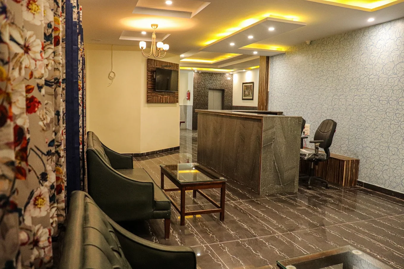 Best view of Hotel Comfort Court hotel room, amenities, and facilities