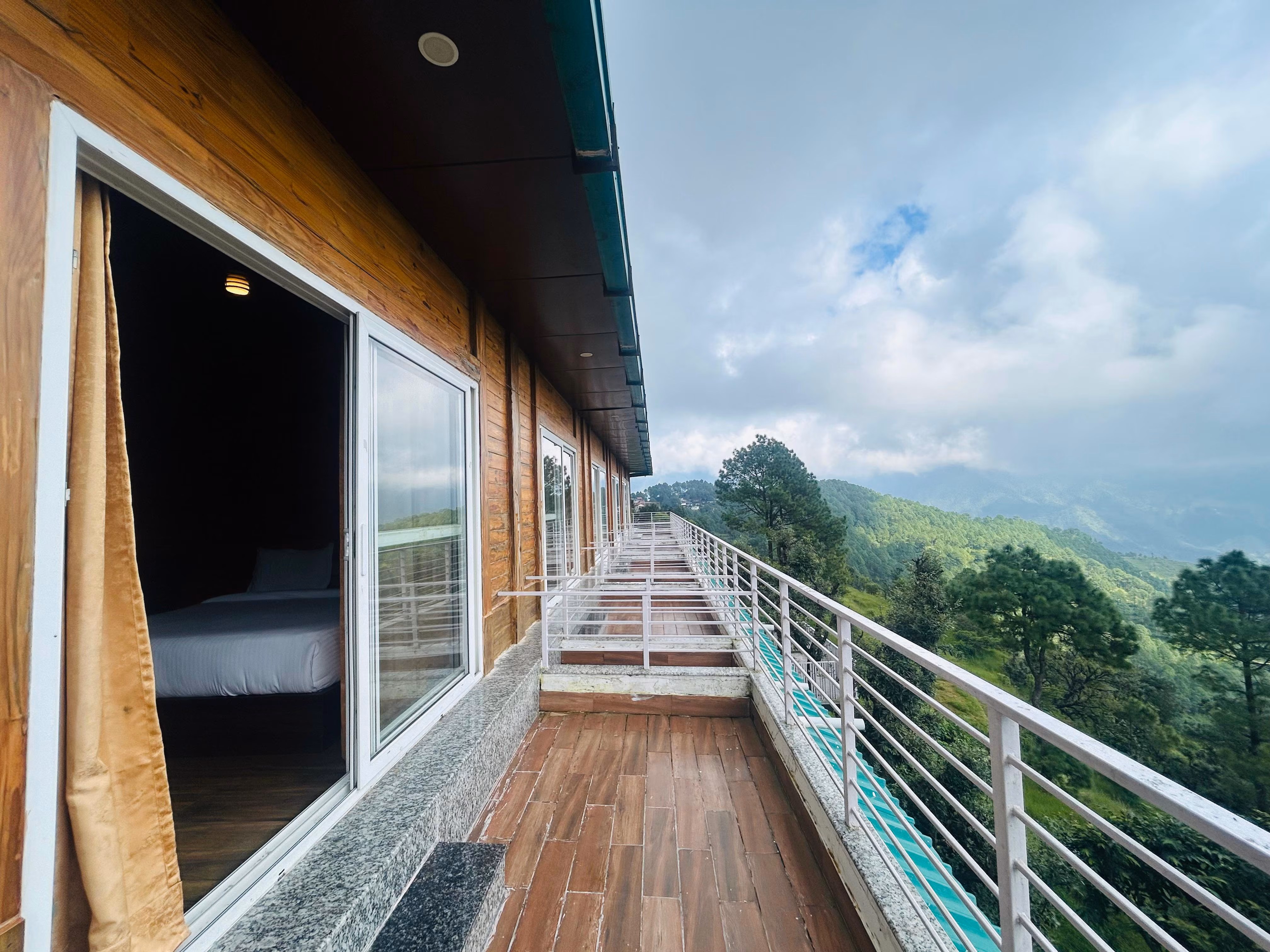 Eden Resort Lansdowne Hotel Image