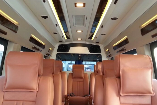 12 Seater Tempo