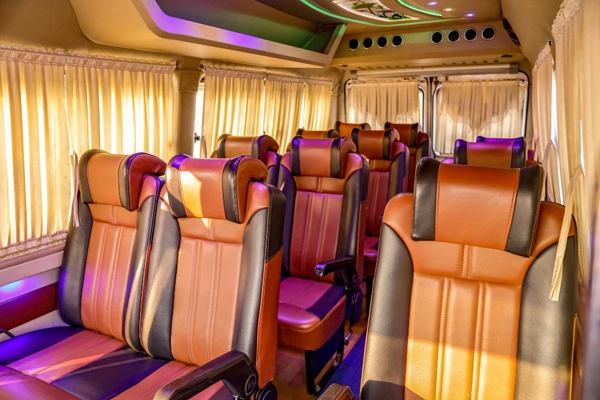 16 Seater Tempo