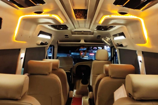 9 Seater Tempo