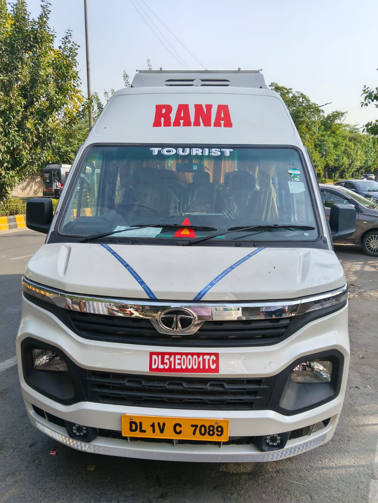 9 Seater Tata Winger Tempo Traveller