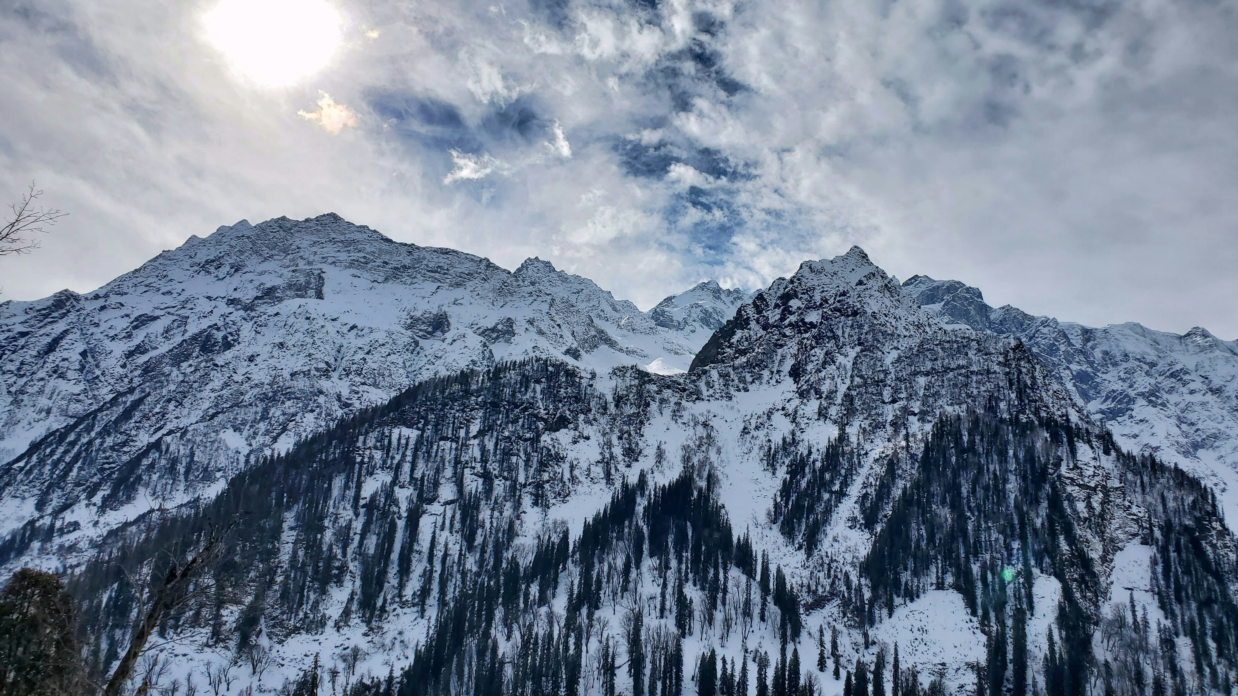 Romantic honeymoon vacation in Manali Himachal Pradesh