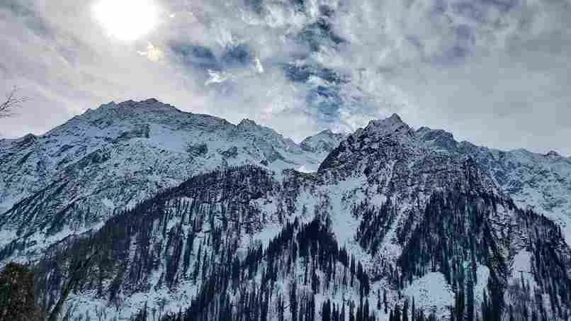 Romantic honeymoon vacation in Manali Himachal Pradesh
