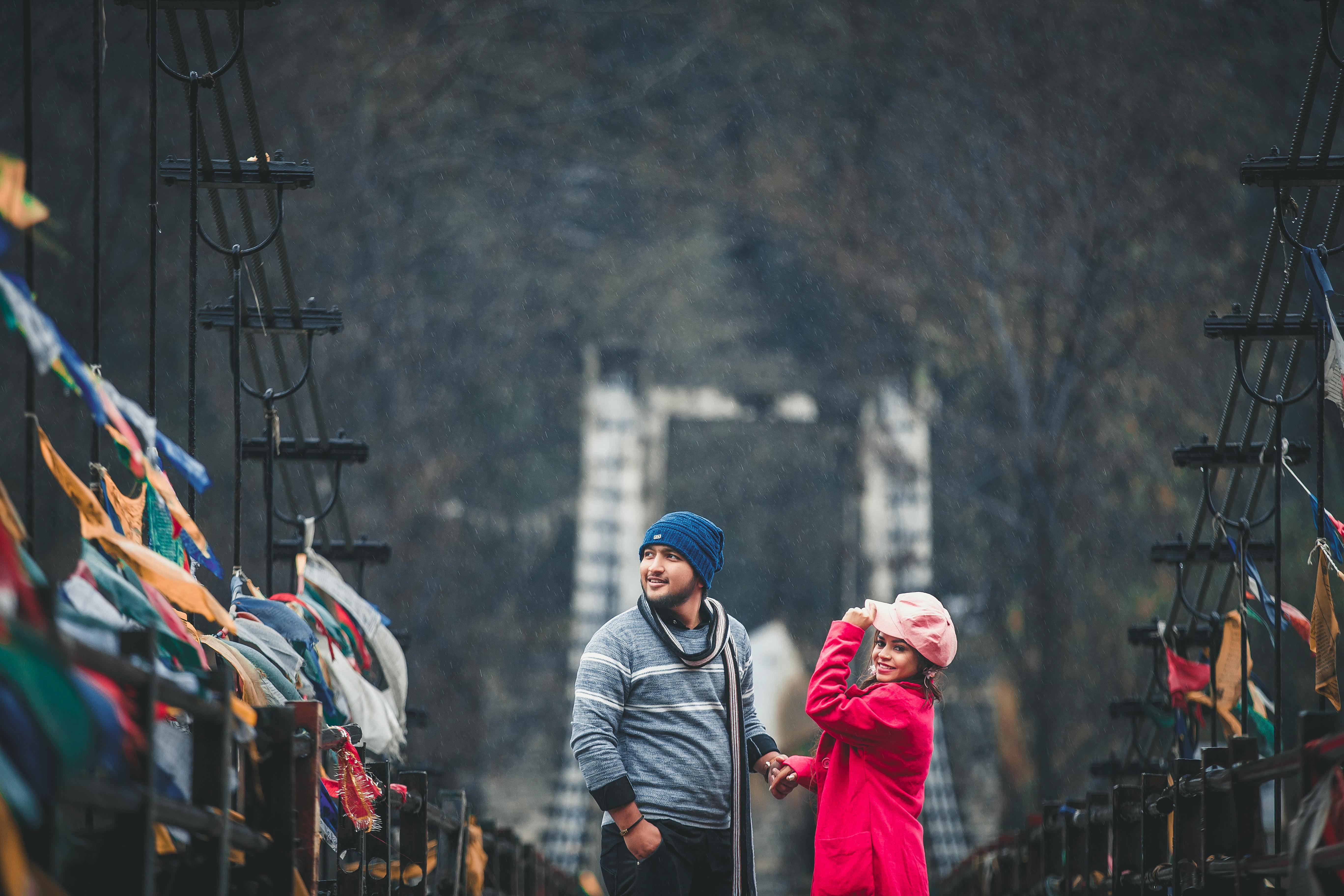 Couple enjoying scenic mountain views during a romantic Manali tour with beautiful Himalayan