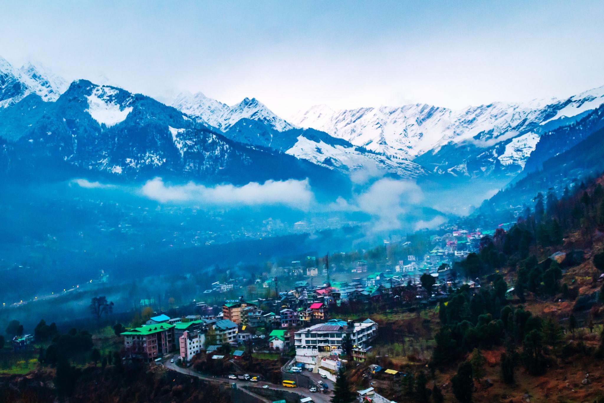 Beautiful mountain scenery and peaceful surroundings in Manali attracting travelers throughout the year